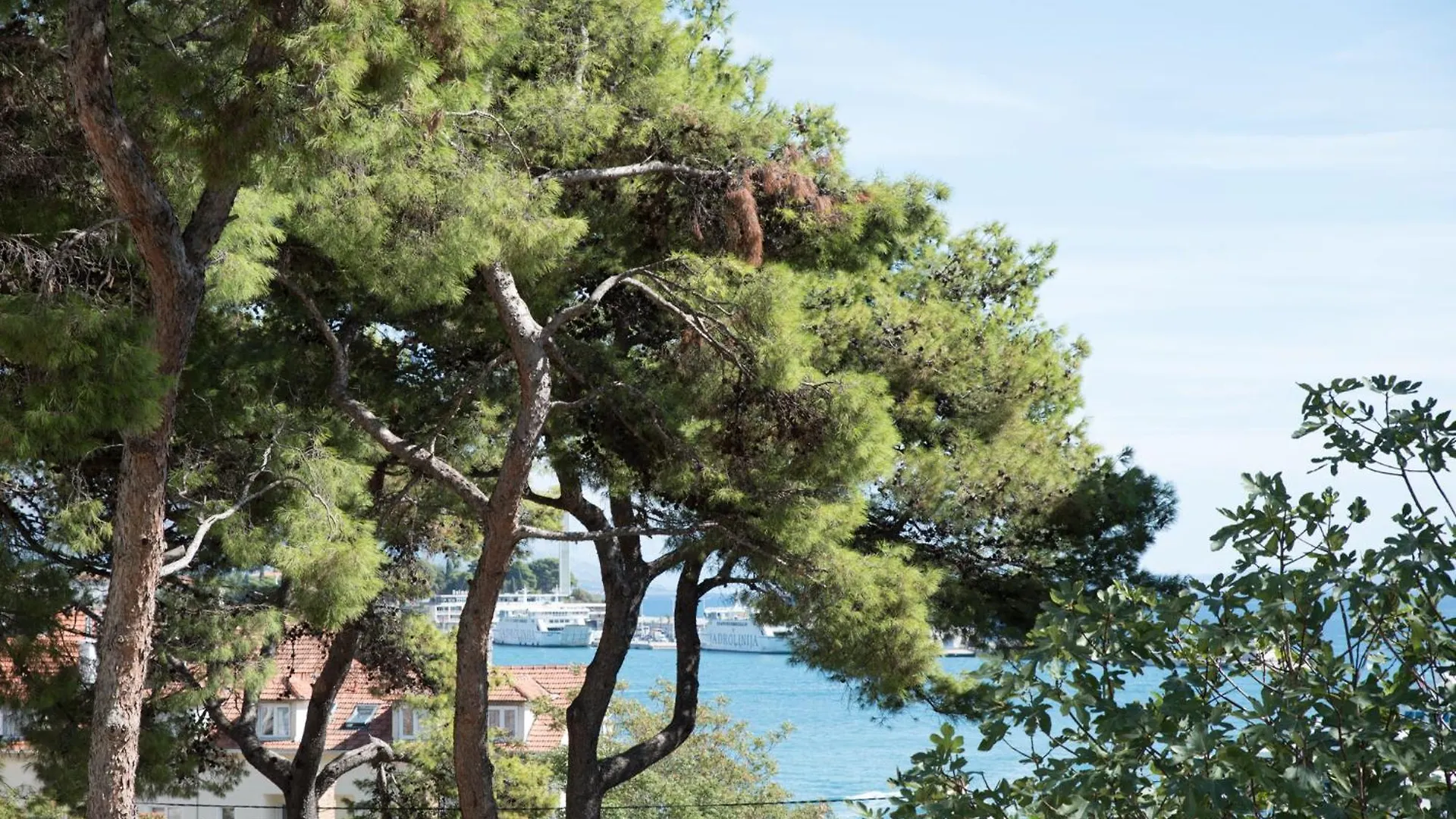 Comfort Apartment With Balcony And Sea View Σπλιτ