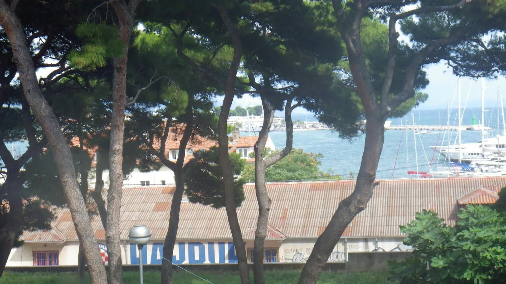 Comfort Apartment With Balcony And Sea View Σπλιτ